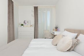 Zabłocie Apartments Cracow by Renters