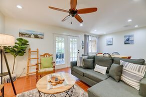 Pet-friendly Rockport Escape: 2 Mi to Beach!