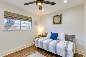 Pet-friendly Rockport Escape: 2 Mi to Beach!