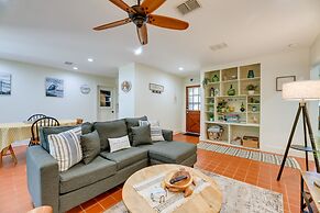 Pet-friendly Rockport Escape: 2 Mi to Beach!