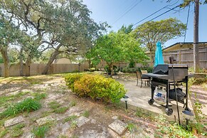 Pet-friendly Rockport Escape: 2 Mi to Beach!