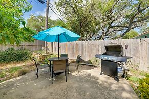 Pet-friendly Rockport Escape: 2 Mi to Beach!