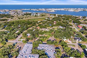 Pet-friendly Rockport Escape: 2 Mi to Beach!