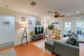 Pet-friendly Rockport Escape: 2 Mi to Beach!