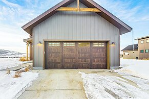 Home on Golf Course w/ Hot Tub, Near Grand Lake