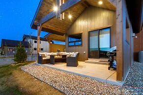 Home on Golf Course w/ Hot Tub, Near Grand Lake