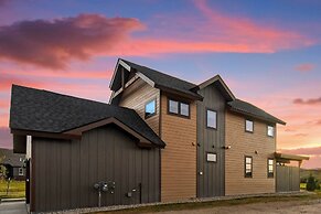 Home on Golf Course w/ Hot Tub, Near Grand Lake