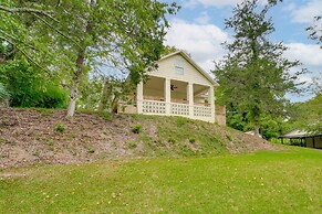 Chic Hot Springs Vacation Rental, Walk to Town!