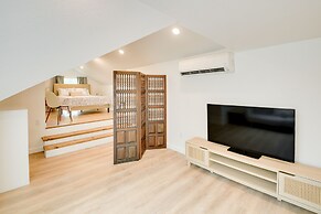 Chic Hot Springs Vacation Rental, Walk to Town!