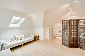 Chic Hot Springs Vacation Rental, Walk to Town!