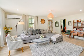 Chic Hot Springs Vacation Rental, Walk to Town!