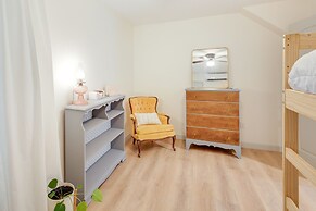 Chic Hot Springs Vacation Rental, Walk to Town!