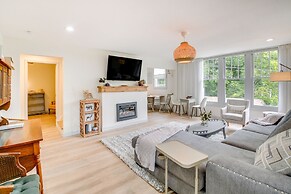 Chic Hot Springs Vacation Rental, Walk to Town!