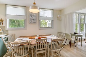 Chic Hot Springs Vacation Rental, Walk to Town!