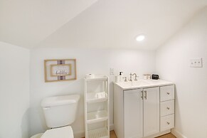 Chic Hot Springs Vacation Rental, Walk to Town!