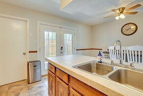 Bossier City Townhome w/ Patio + Outdoor Dining!