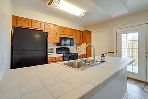 Bossier City Townhome w/ Patio + Outdoor Dining!