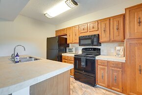 Bossier City Townhome w/ Patio + Outdoor Dining!