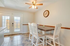 Bossier City Townhome w/ Patio + Outdoor Dining!