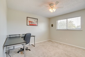 Bossier City Townhome w/ Patio + Outdoor Dining!