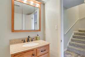 Bossier City Townhome w/ Patio + Outdoor Dining!