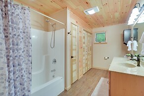 Cozy Cable Cabin Rental - Pet Friendly!