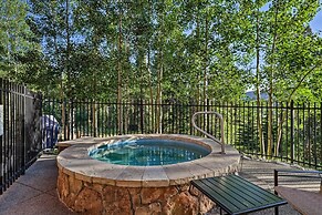 Ski-in Breckenridge Condo w/ Fireplace + Balcony!
