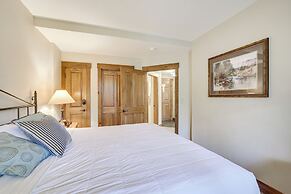 Ski-in Breckenridge Condo w/ Fireplace + Balcony!