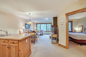 Ski-in Breckenridge Condo w/ Fireplace + Balcony!