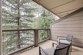 Ski-in Breckenridge Condo w/ Fireplace + Balcony!