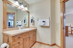 Ski-in Breckenridge Condo w/ Fireplace + Balcony!