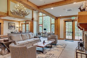 Ski-in Breckenridge Condo w/ Fireplace + Balcony!