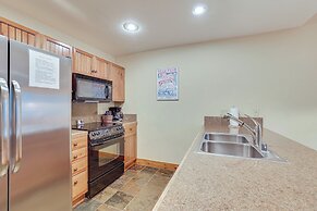Ski-in Breckenridge Condo w/ Fireplace + Balcony!