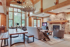 Ski-in Breckenridge Condo w/ Fireplace + Balcony!