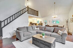 Deck, Fire Pit & Pool Access: Pennsylvania Home!