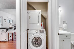 Deck, Fire Pit & Pool Access: Pennsylvania Home!