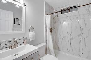 Deck, Fire Pit & Pool Access: Pennsylvania Home!