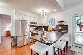 Deck, Fire Pit & Pool Access: Pennsylvania Home!