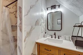 Deck, Fire Pit & Pool Access: Pennsylvania Home!