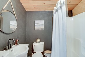 Peaceful Whitley City Cabin on 10 Wooded Acres!