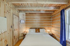 Peaceful Whitley City Cabin on 10 Wooded Acres!