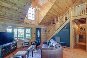 Peaceful Whitley City Cabin on 10 Wooded Acres!