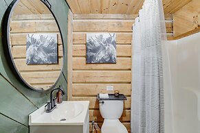 Peaceful Whitley City Cabin on 10 Wooded Acres!