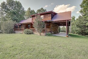 Peaceful Whitley City Cabin on 10 Wooded Acres!