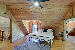 Peaceful Whitley City Cabin on 10 Wooded Acres!