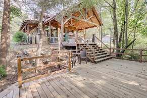 Peaceful Whitley City Cabin on 10 Wooded Acres!