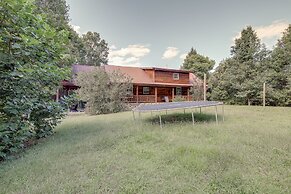 Peaceful Whitley City Cabin on 10 Wooded Acres!