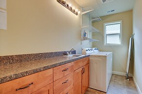 Bend Getaway w/ Private Hot Tub, Patio & Grill!