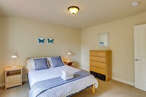 Bend Getaway w/ Private Hot Tub, Patio & Grill!