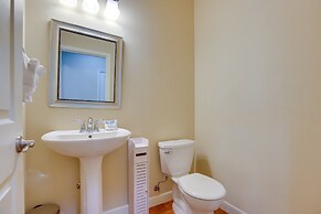 Bend Getaway w/ Private Hot Tub, Patio & Grill!